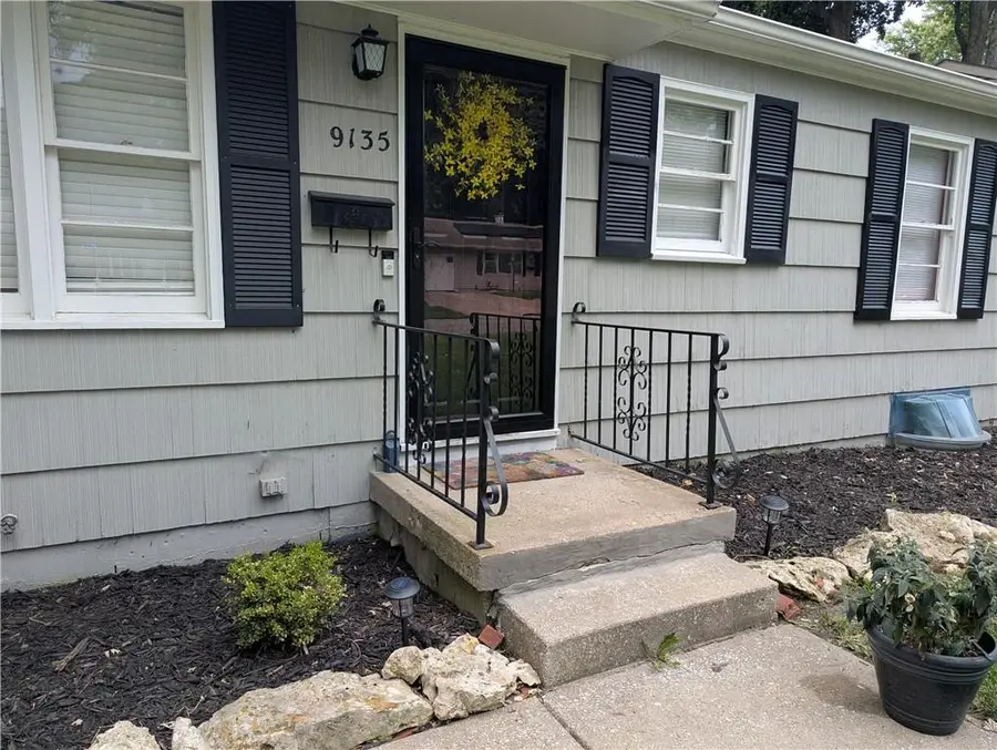 9135 Richards Drive, Raytown, MO 64133 - #2