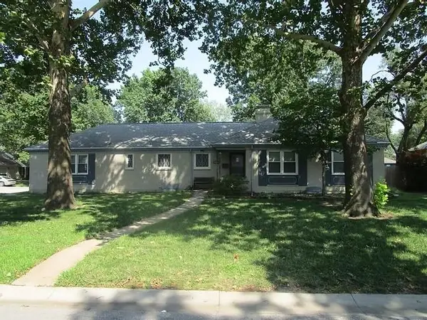 600 S Edgemere Drive, Olathe, KS 66061