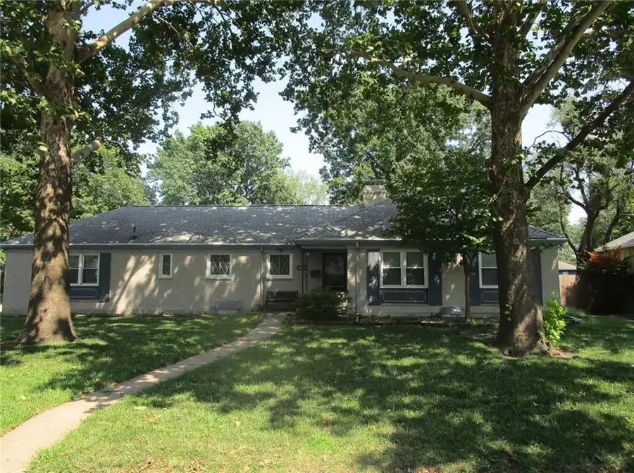 600 S Edgemere Drive, Olathe, KS 66061 - #2