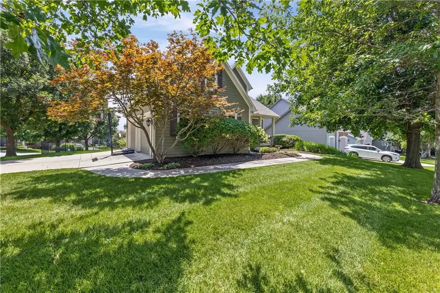 6001 Lone Elm Road, Shawnee, KS 66218 - #3