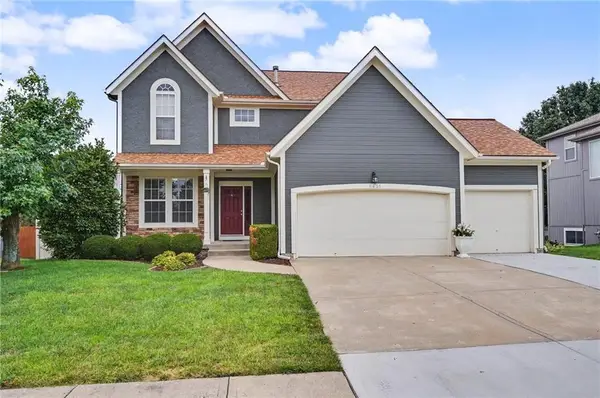 8438 Timber Ridge Street, De Soto, KS 66018