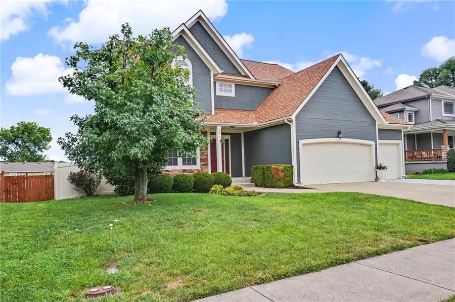 8438 Timber Ridge Street, De Soto, KS 66018 - #2