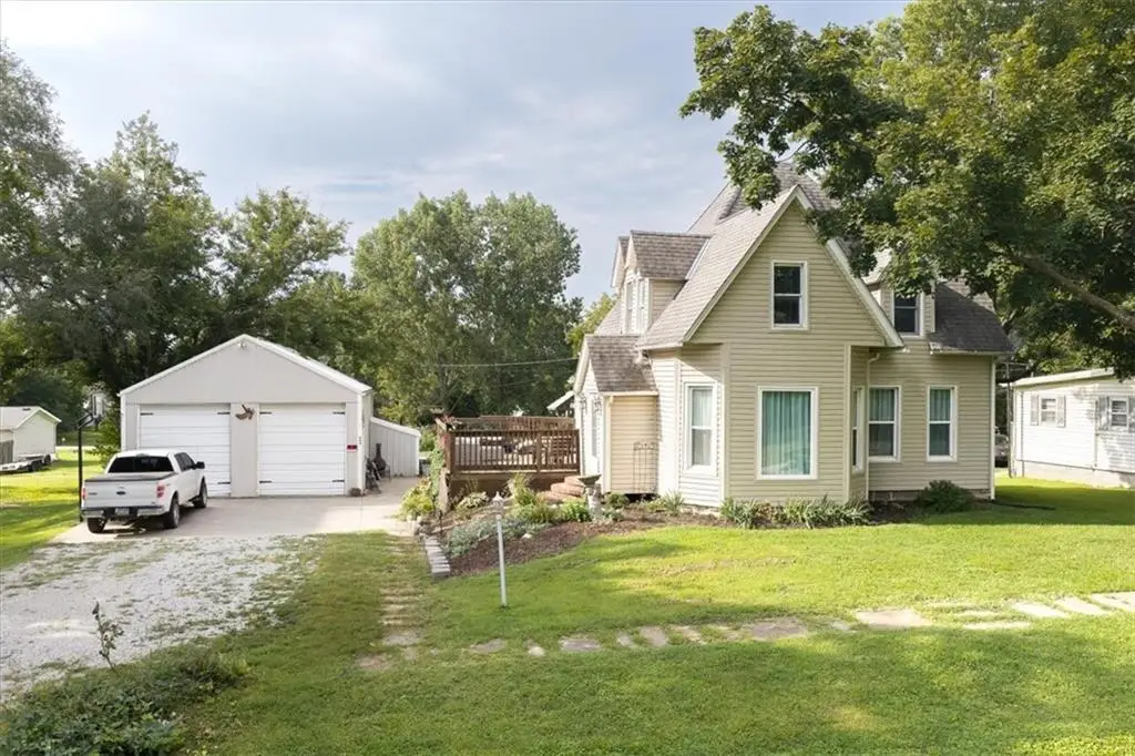 409 E Lucy Street, McLouth, KS 66054 - #1