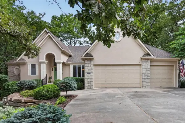 2228 SW Waterfall Place, Lee's Summit, MO 64081