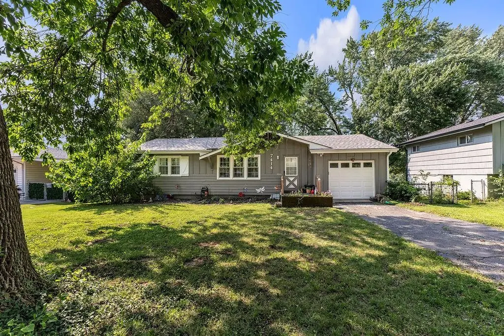 7414 Park Forest Lane, Kansas City, MO 64152 - #1