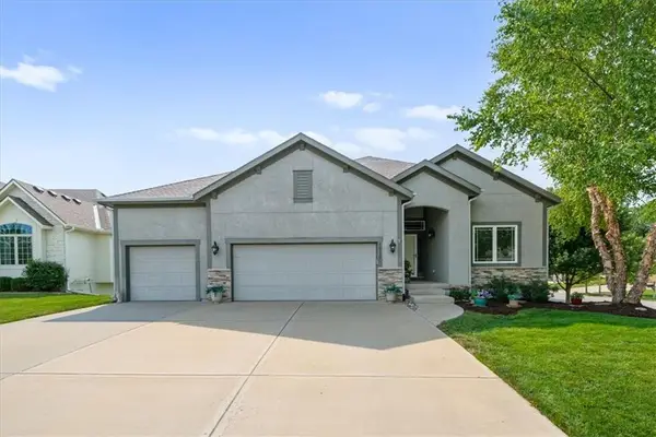 16320 S Heatherwood Street, Olathe, KS 66062