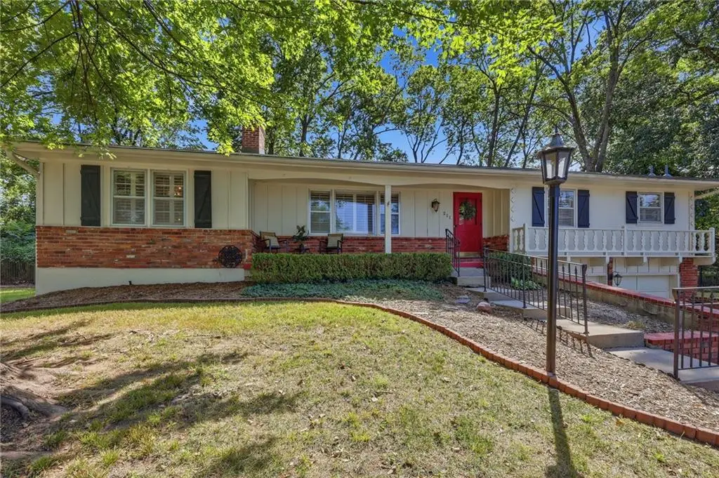 211 W 104th Terrace, Kansas City, MO 64114 - #1