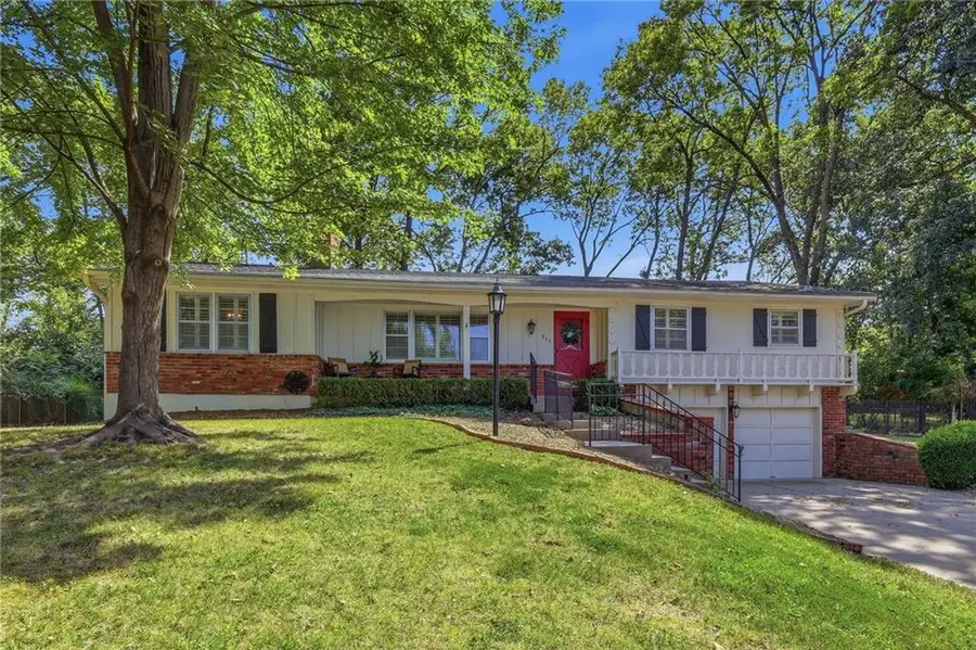 211 W 104th Terrace, Kansas City, MO 64114 - #3