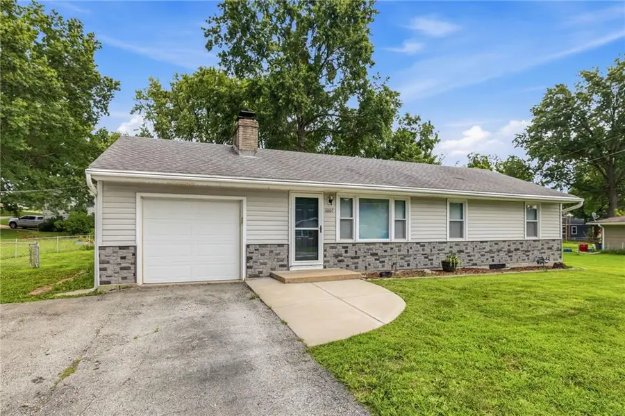 6807 N Brookside Road, Pleasant Valley, MO 64068 - #2