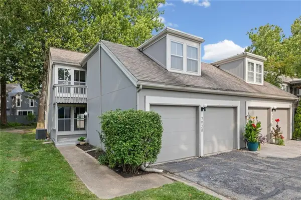 7928 Halsey Street, Lenexa, KS 66215