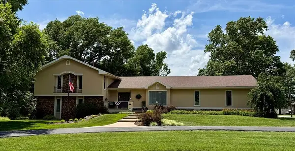 706 Neosho Court, Parsons, KS 67357