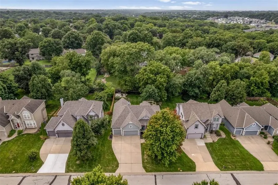 7326 Charles Street, Shawnee, KS 66216 - #2