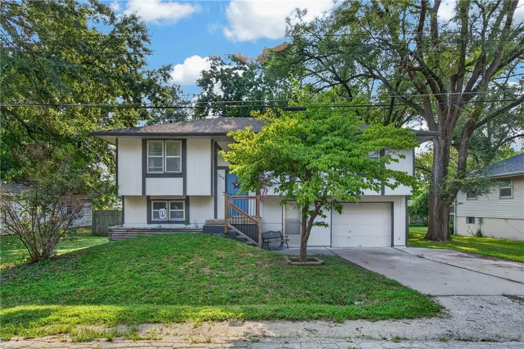 302 N Clark Street, Kearney, MO 64060 - #1