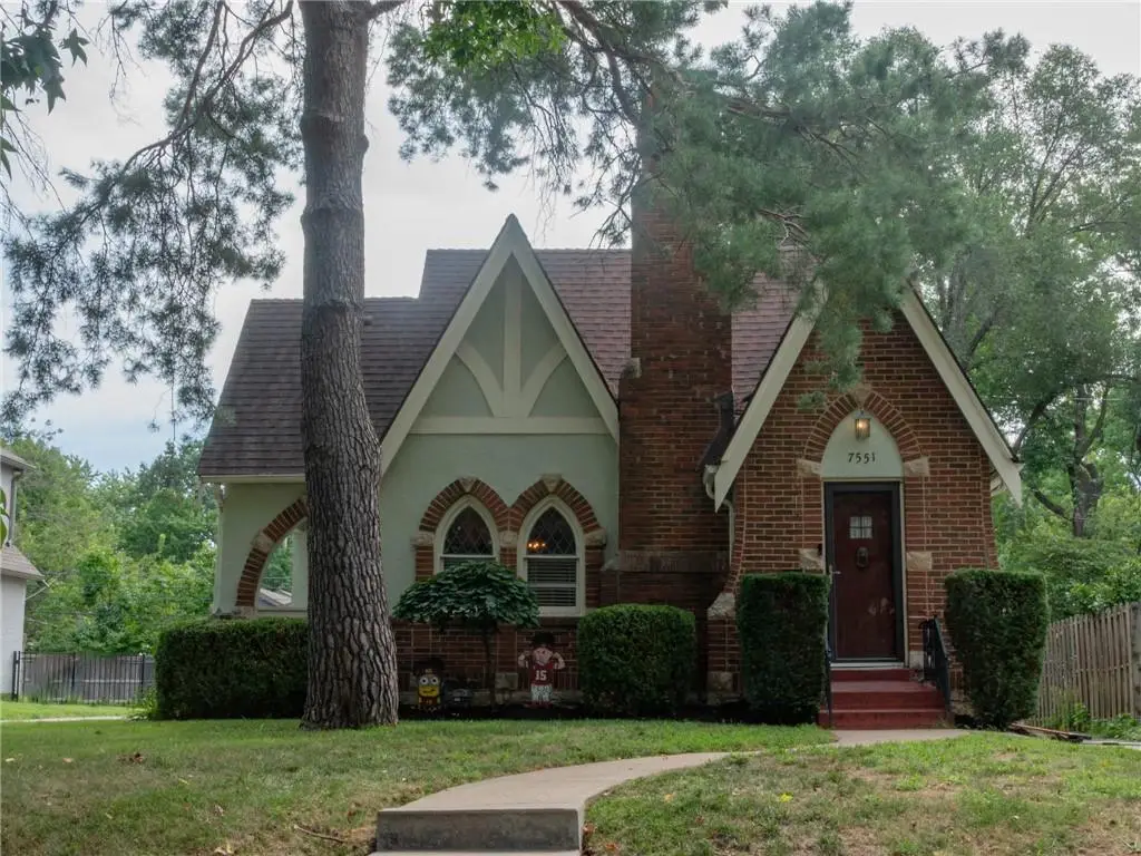 7551 Grand Avenue, Kansas City, MO 64114 - #1