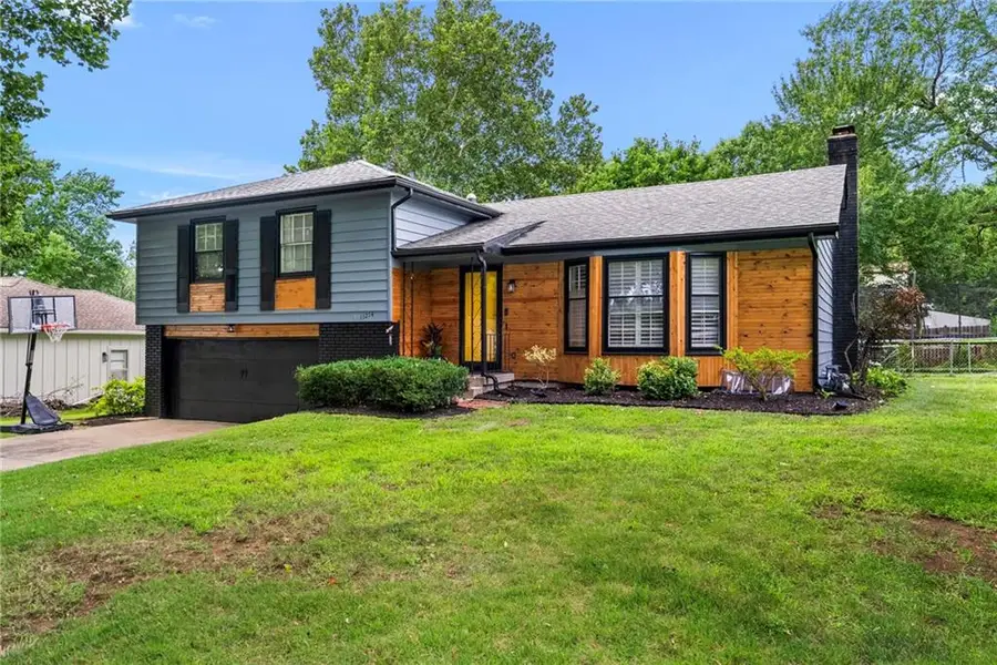 11214 Grand Avenue, Kansas City, MO 64114 - #2