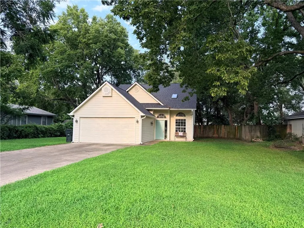 222 N 8th Court, Lawrence, KS 66044 - #1