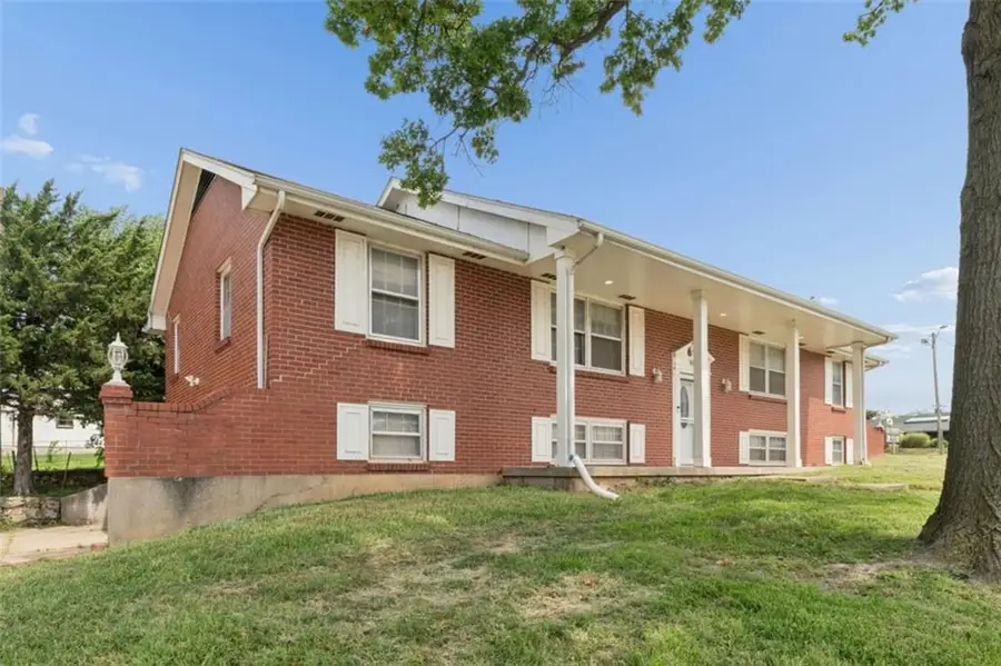 101 W Insley Avenue, Bonner Springs, KS 66012 - #2