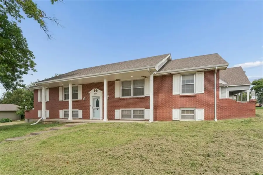 101 W Insley Avenue, Bonner Springs, KS 66012 - #3