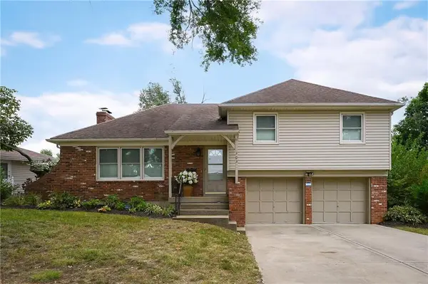303 SW Pinnell Drive, Lee's Summit, MO 64081