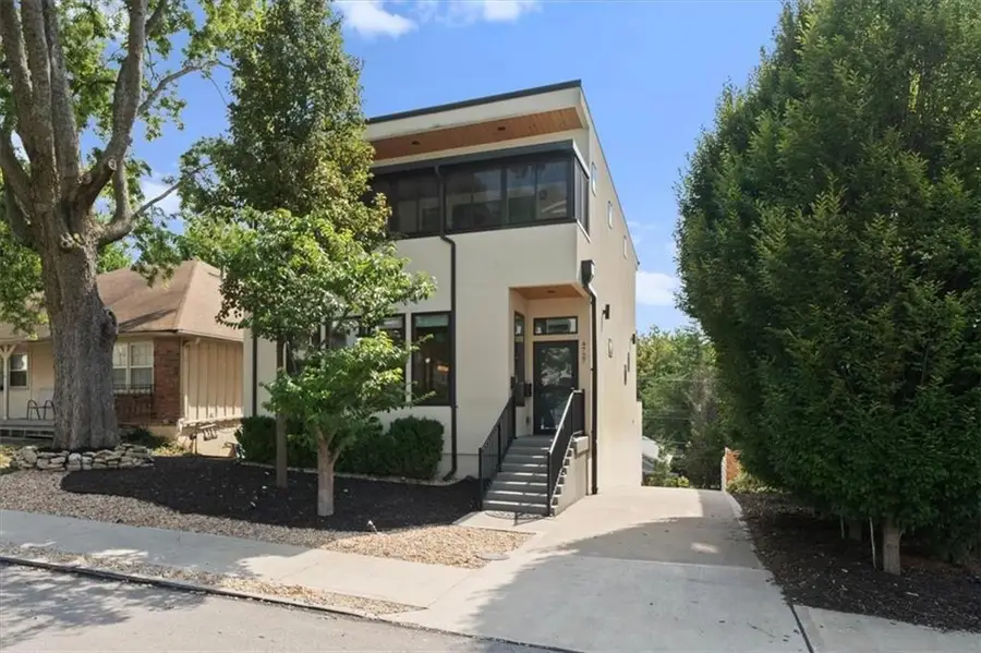 4727 Mercier Street, Kansas City, MO 64112 - #3