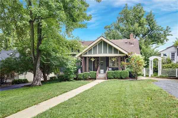 4921 Wyoming Street, Kansas City, MO 64112