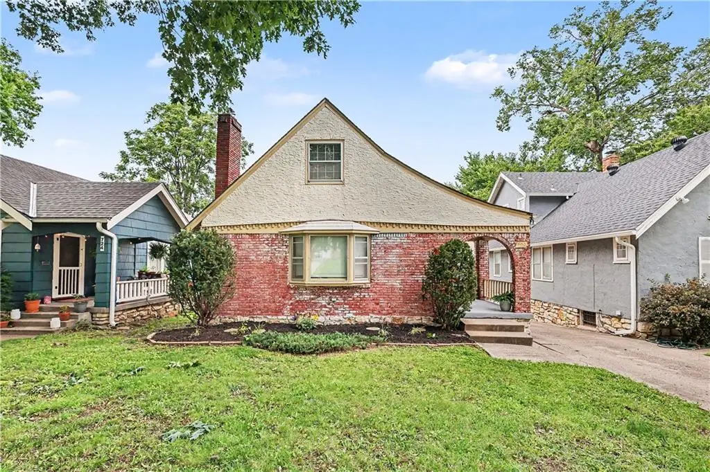 728 E 63rd Terrace, Kansas City, MO 64110 - #1