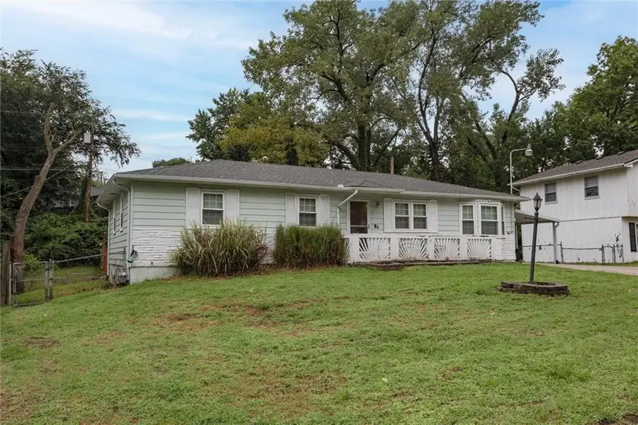 212 N 81st Terrace, Kansas City, KS 66112 - #3