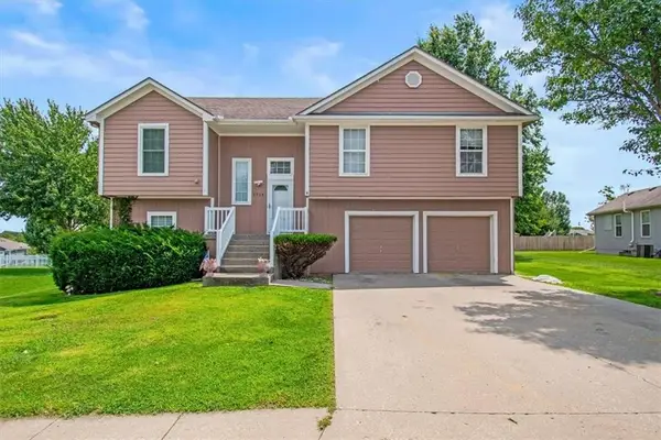 2338 NE Overbrook Drive, Blue Springs, MO 64029