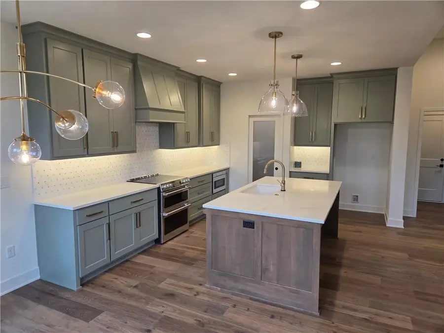 7235 Westgate Street, Shawnee, KS 66216 - #2