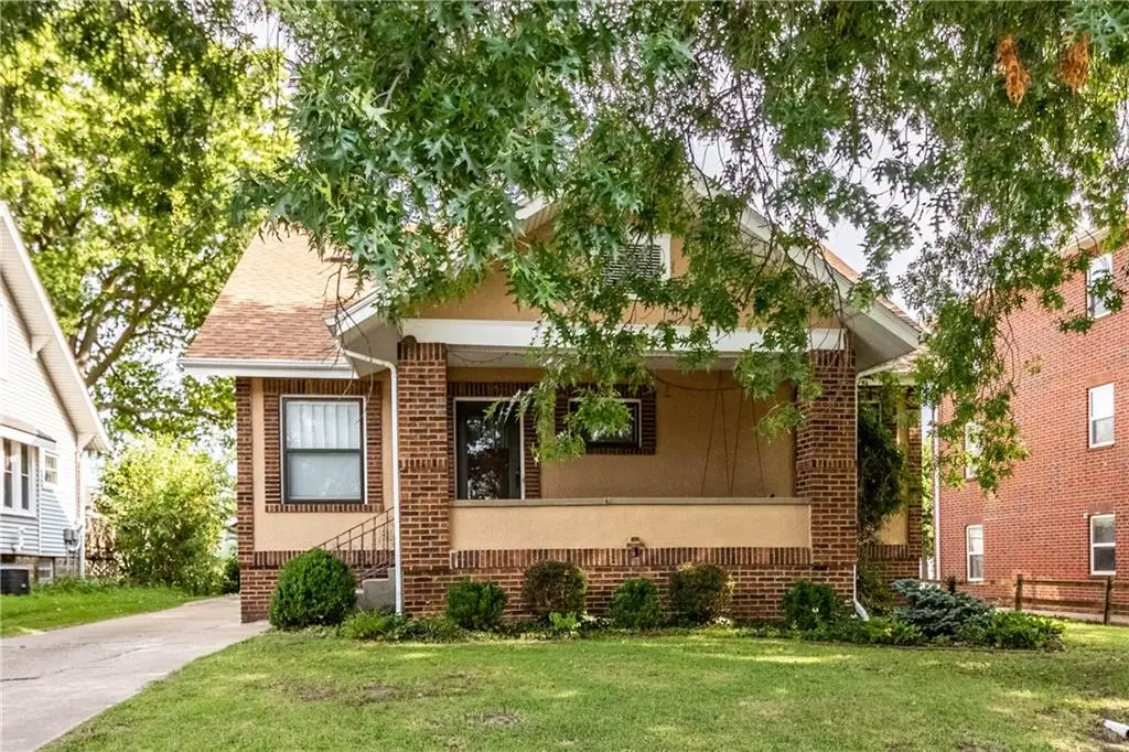 213 Broad Street, Warrensburg, MO 64093 - #1