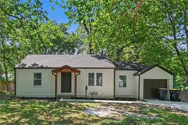 11220 Applewood Drive, Kansas City, MO 64134