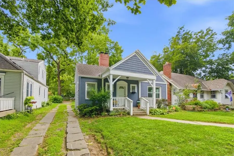 425 E 70th Street, Kansas City, MO 64131 - #2