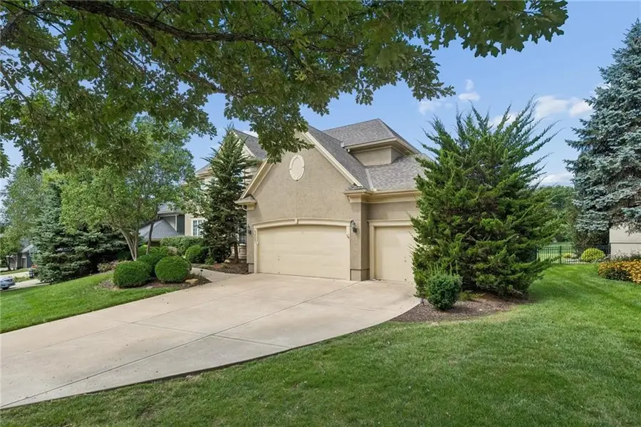 5427 W 164th Place, Overland Park, KS 66085 - #2