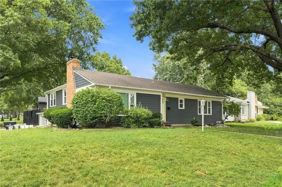 1216 Meadow Lake Parkway, Kansas City, MO 64114 - #3