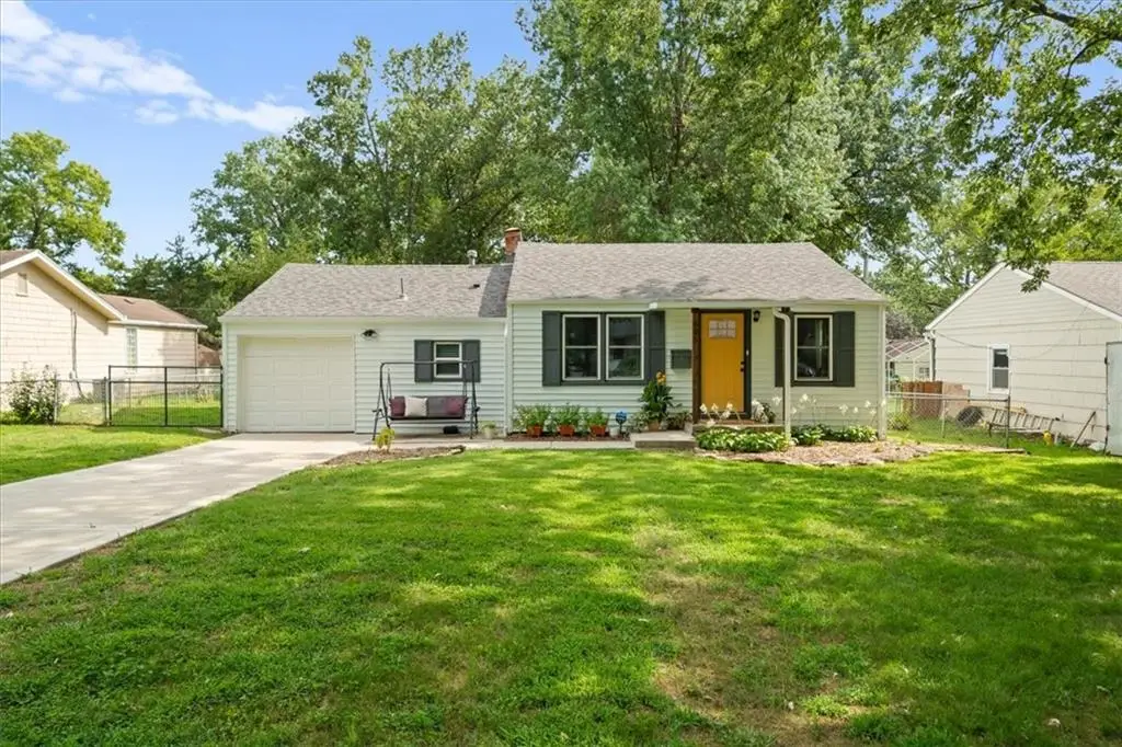 605 E 90th Street, Kansas City, MO 64131 - #1