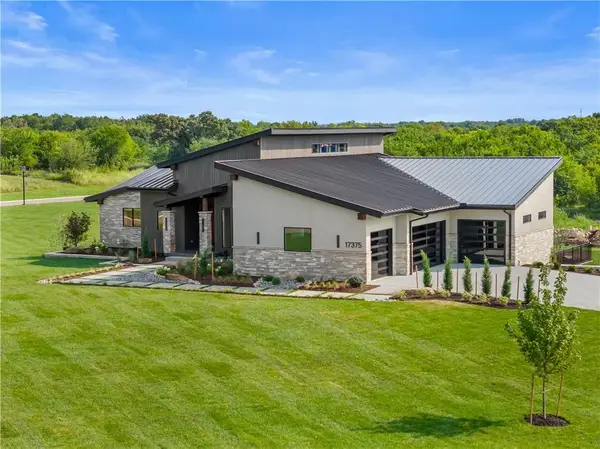 17375 Galloway Drive, Stilwell, KS 66085