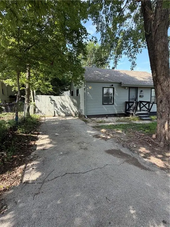 1920 E 84th Terrace, Kansas City, MO 64132 - #2