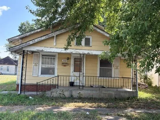 2008 Grand Avenue, Parsons, KS 67357 - #1