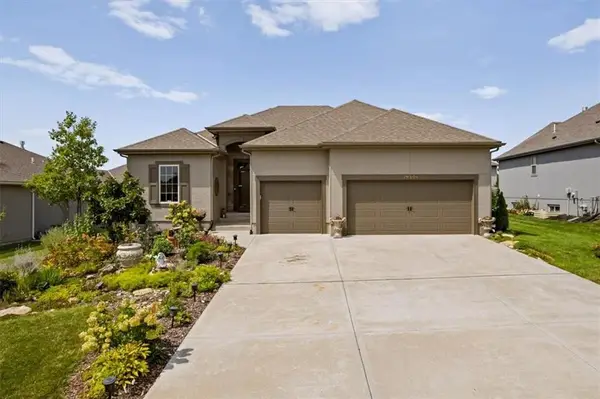 19304 W 201st Street, Spring Hill, KS 66083