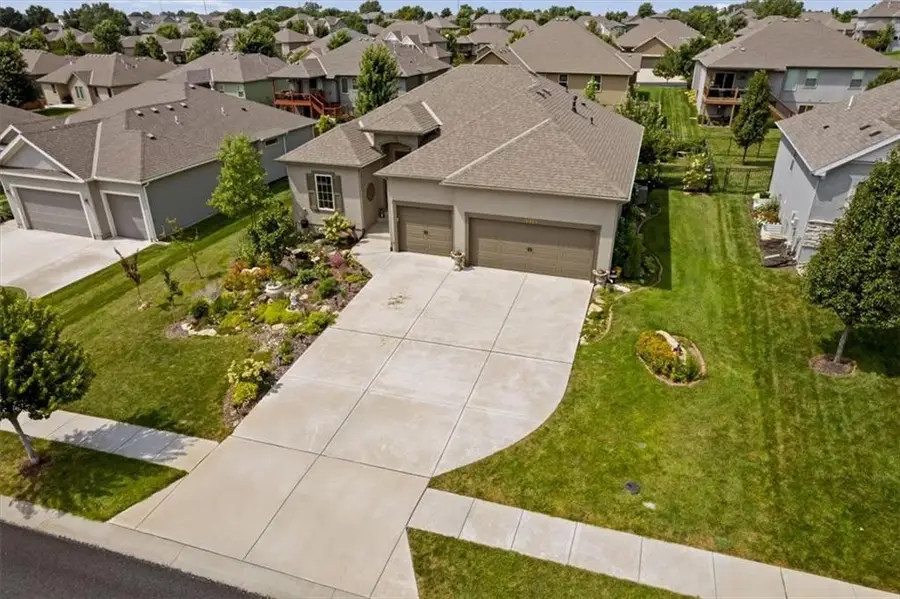 19304 W 201st Street, Spring Hill, KS 66083 - #2