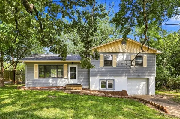 806 S Washington Avenue, Knob Noster, MO 65336
