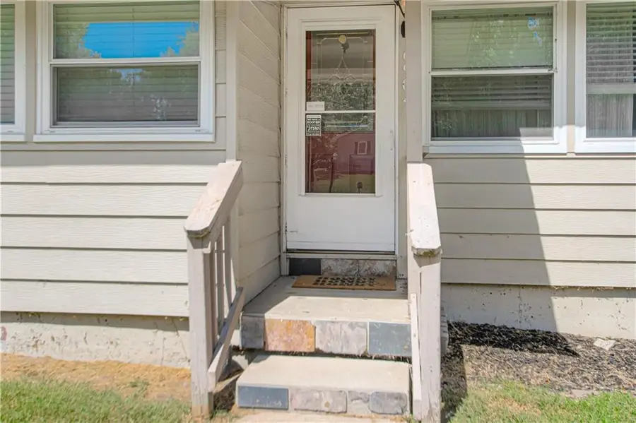 6904 NW Belvidere Parkway, Kansas City, MO 64152 - #2