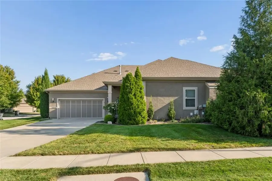 24520 W 110th Street, Olathe, KS 66061 - #3