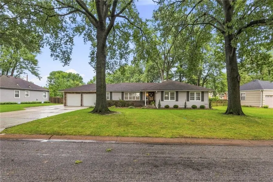 4020 W 96th Street, Overland Park, KS 66207 - #2
