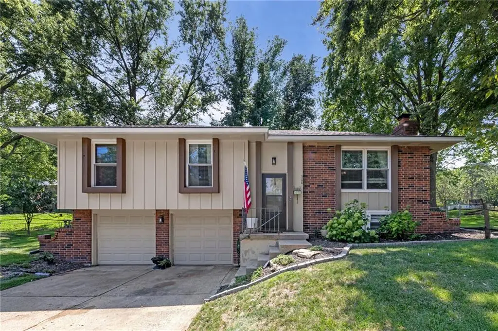 508 NE Grant Drive, Blue Springs, MO 64014 - #1