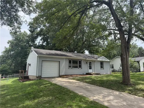 8829 N Holmes Street, Kansas City, MO 64155