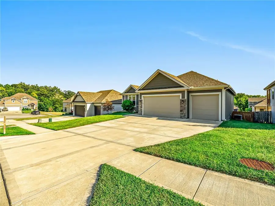 8615 NW 74th Terrace, Kansas City, MO 64152 - #2