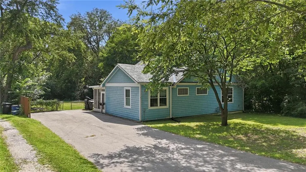 1109 E Gudgell Avenue, Independence, MO 64055 - #1