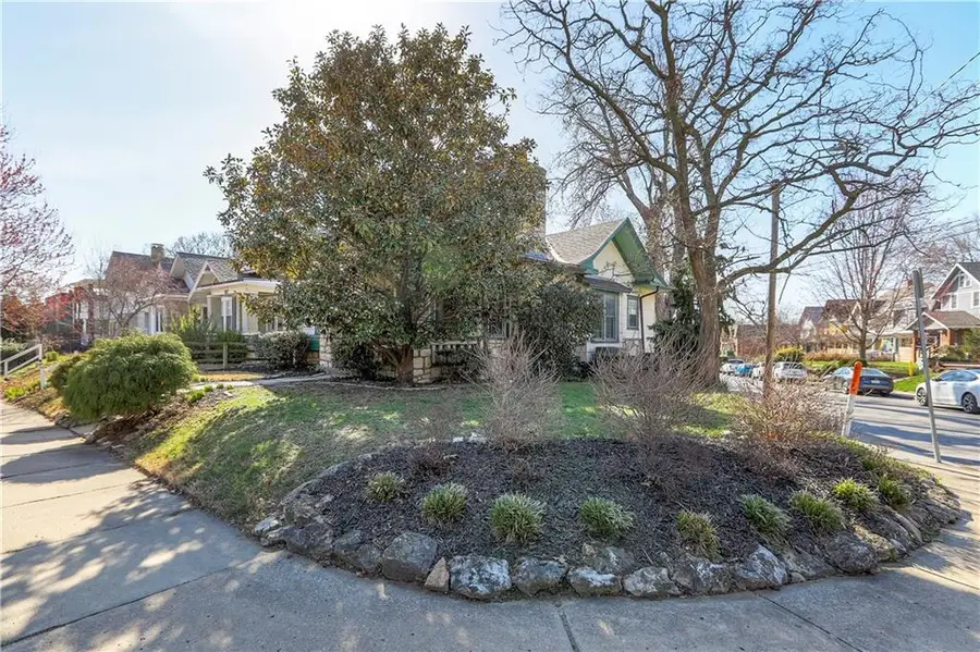 829 W 40 Street, Kansas City, MO 64111 - #3