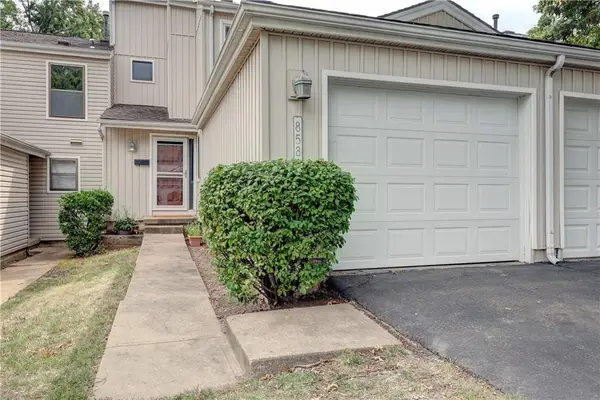 8588 W 108th Place, Overland Park, KS 66210